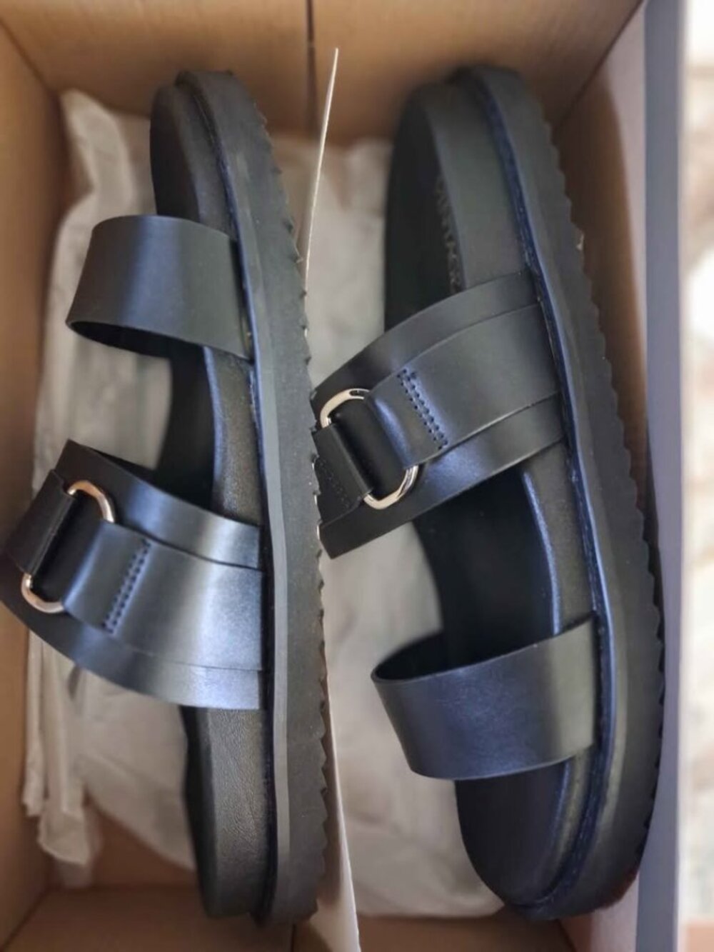 NEW IN BOX – Crown Vintage Bailey-08 Sandals